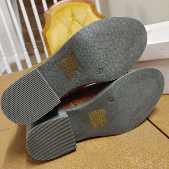 Saria Flat Boots - Picture 9 of 11